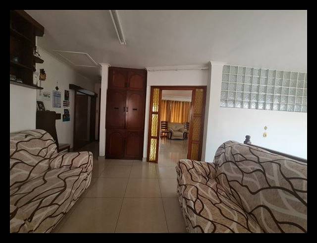 5 BEDROOM HOUSE FOR SALE IN OVERPORT